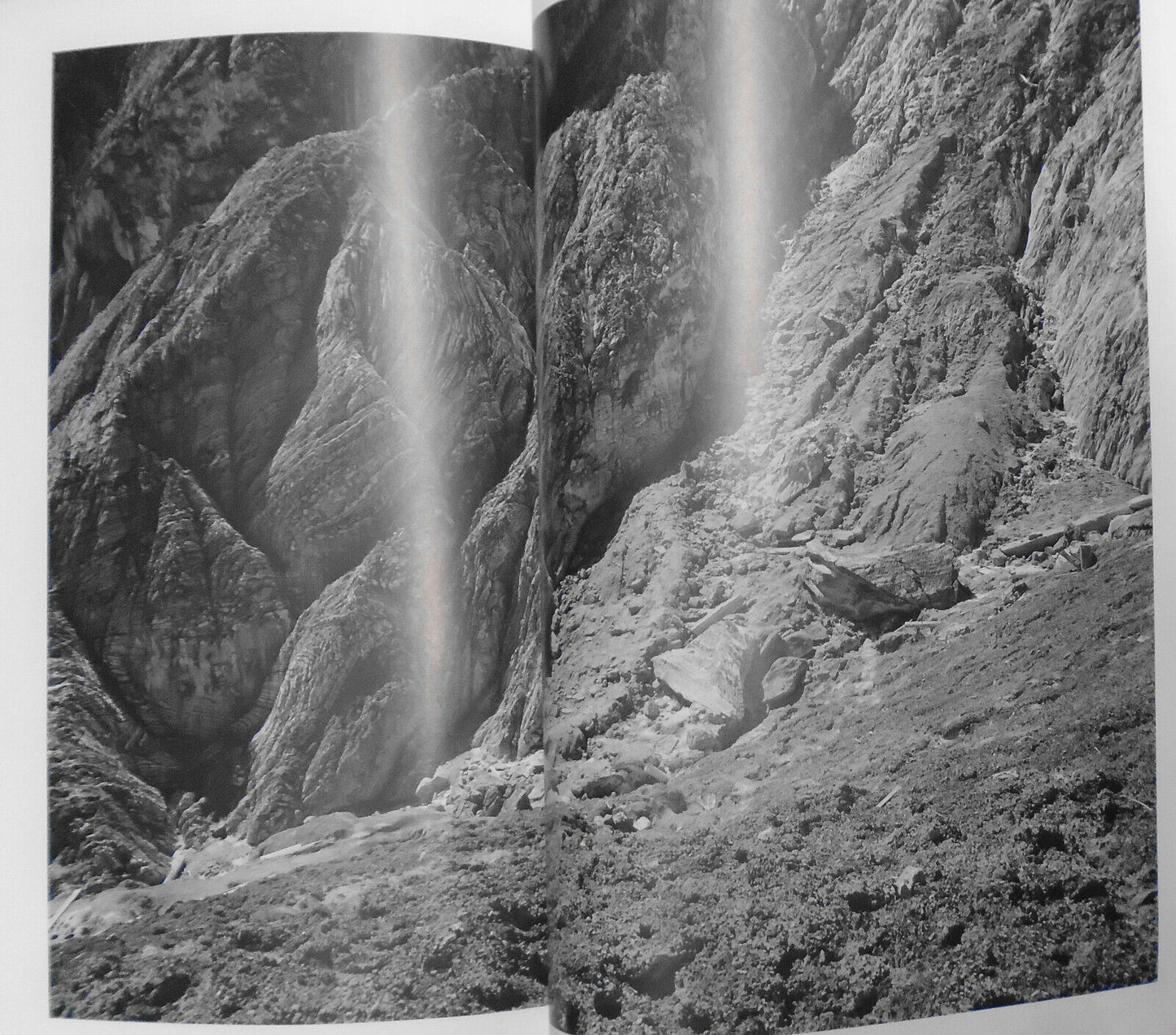 Hannah Collins : Santa Monica : 11 maig-13 juny, 1993. Exhibition catalog