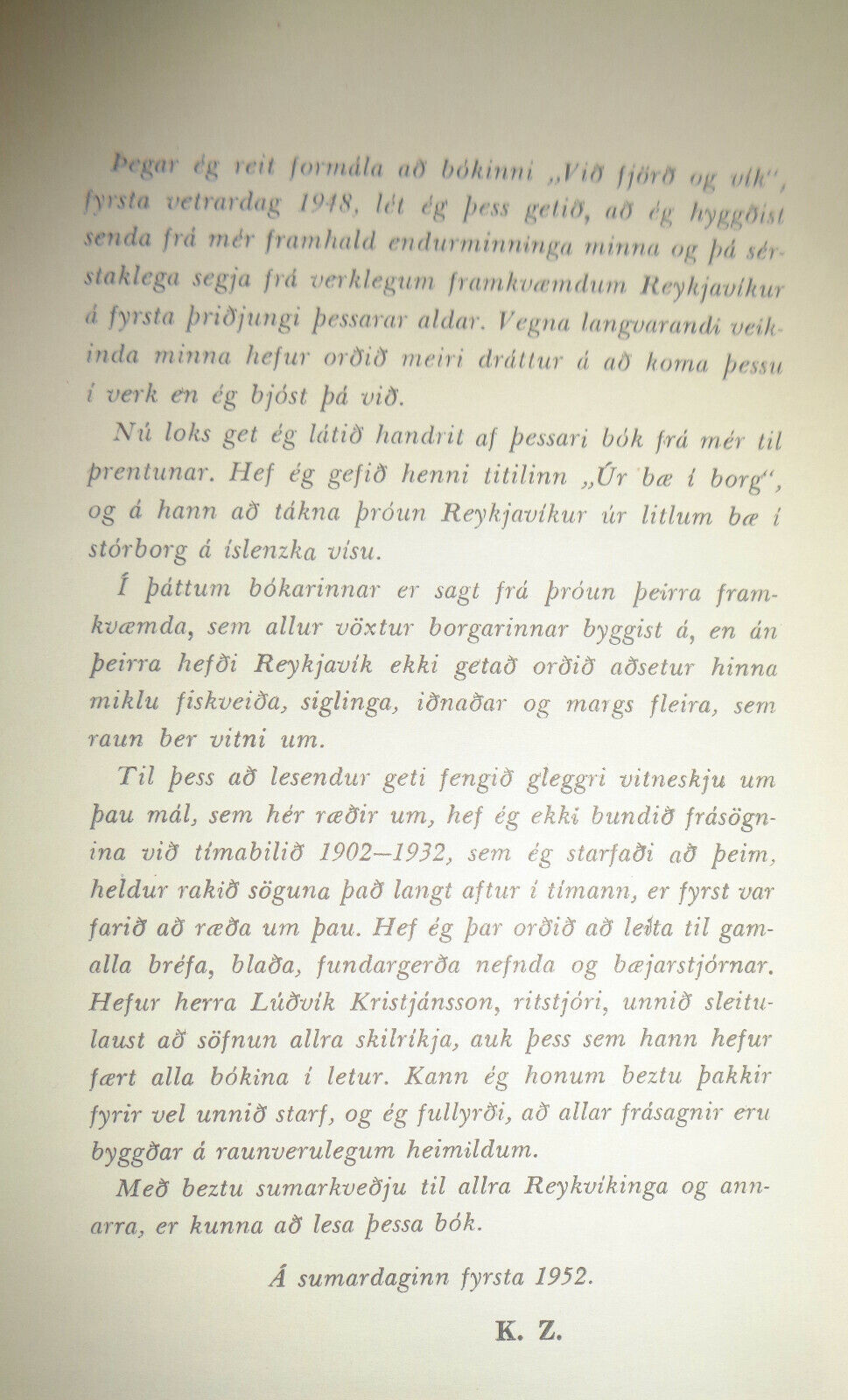 Úr bæ í borg : nokkrar endurminningar Knud Zimsens ... 1952. In Icelandic.