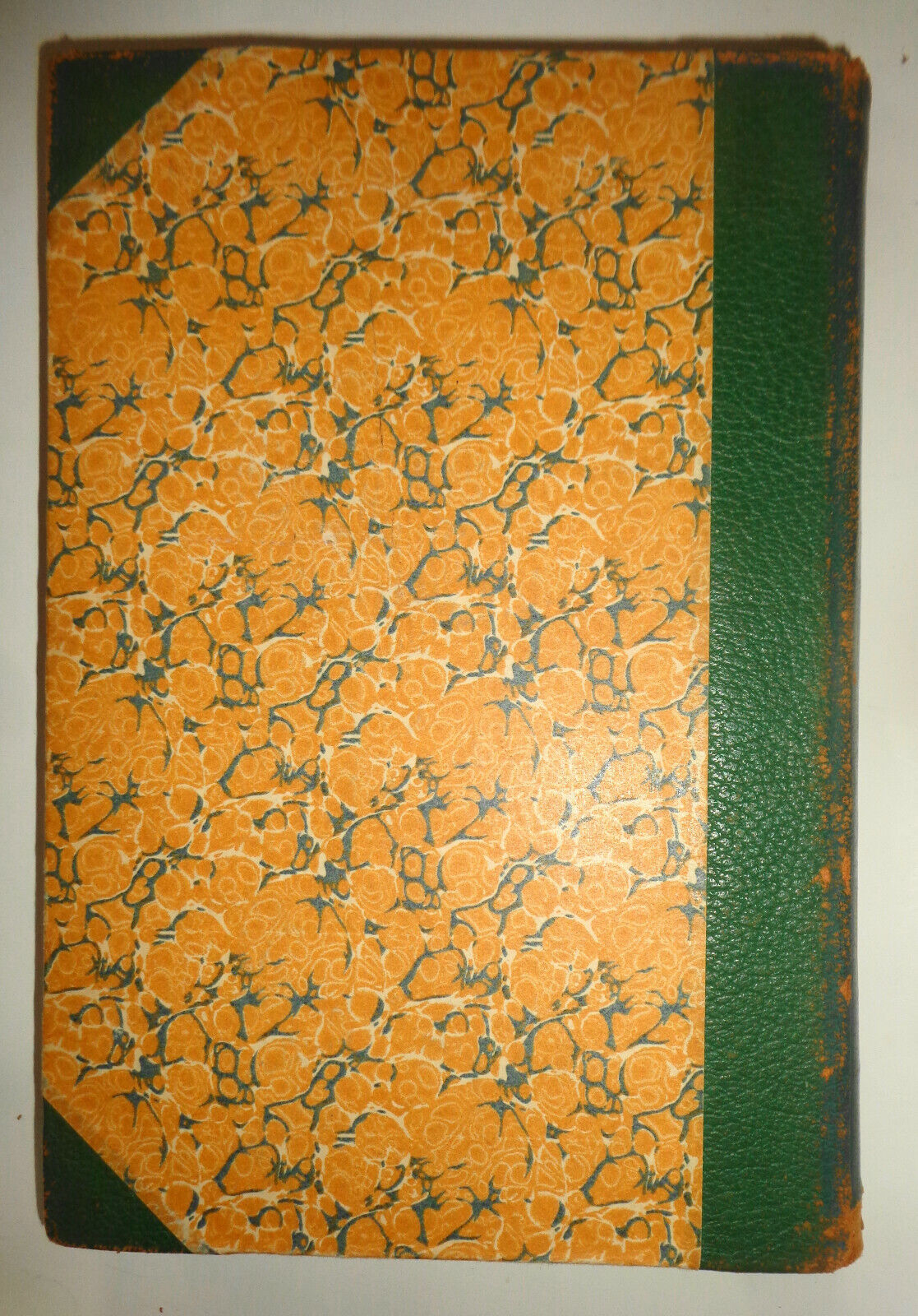 Úr bæ í borg : nokkrar endurminningar Knud Zimsens ... 1952. In Icelandic.