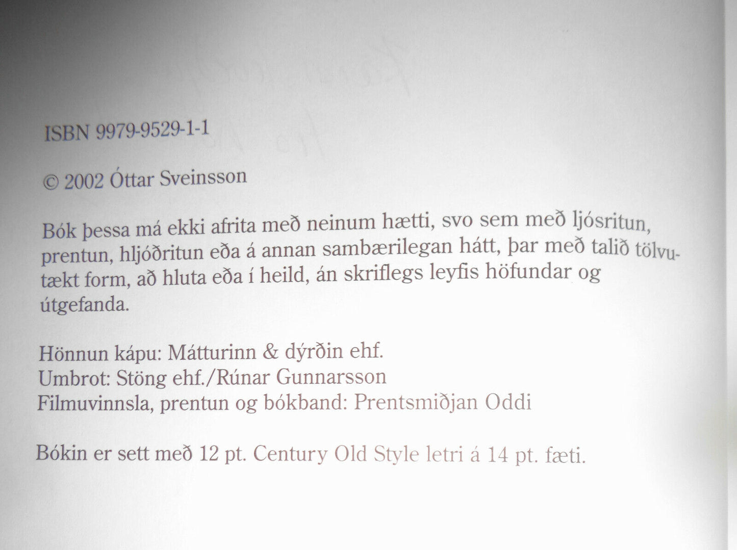 Útkall : Geysir er horfinn, by Óttar Sveinsson. SIGNED 2002. Text in Icelandic.