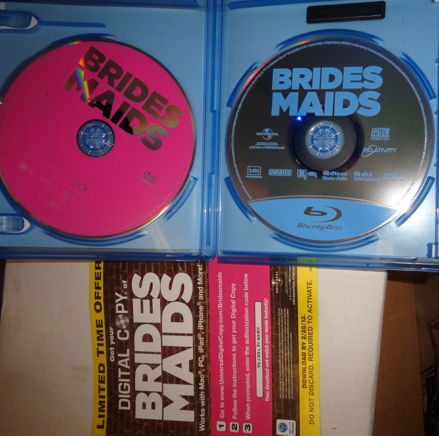 Bridesmaids (Blu-ray/DVD, 2011, 2-Disc Set, Unrated/Rated Includes Digital Copy)