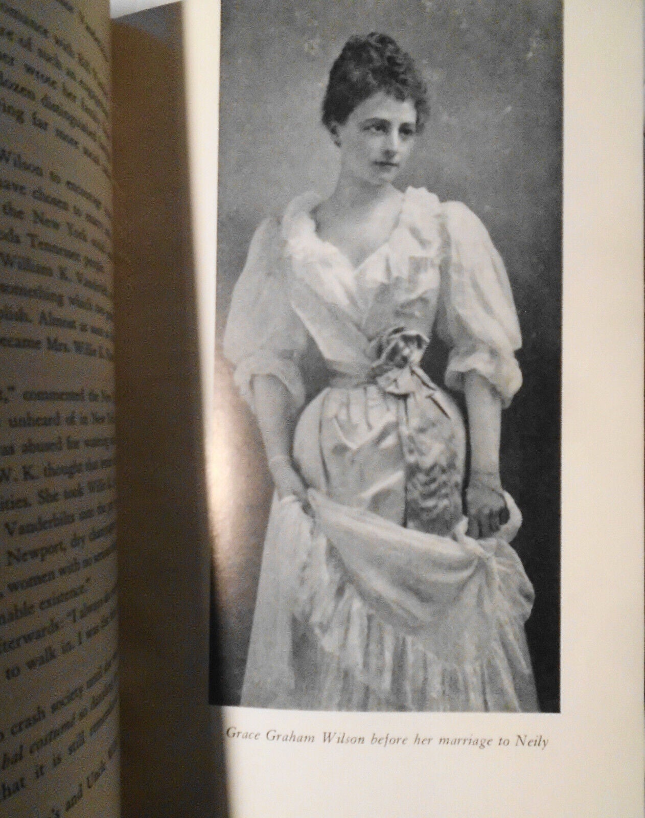 Queen of the Golden Age, by Cornelius Vanderbilt, Jr.. First edition. 1956 HC/DJ
