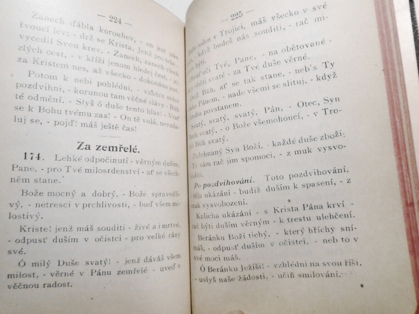Sbirka pisni´ chramovych a modliteb obycejnych. 1911.
