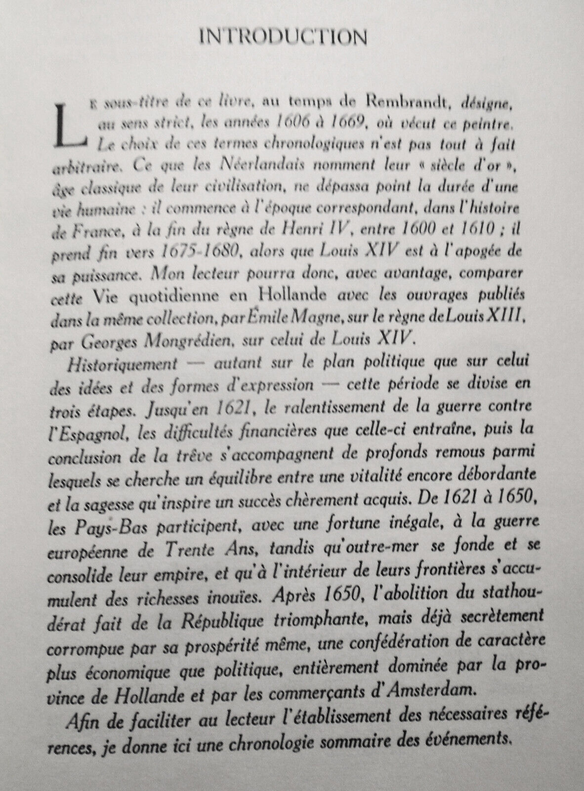 La vie quotidienne en Hollande; au temps de Rembrandt - by Paul Zumthor.  1959.