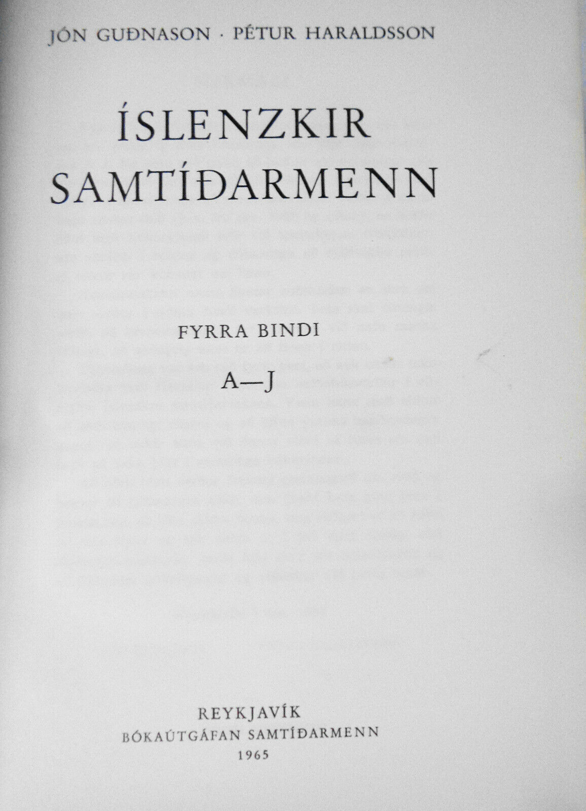 Íslenzkir samtídarmenn [af] Jón Gudnason [og] Pétur Haraldsson. 2 Vol. 1965-67