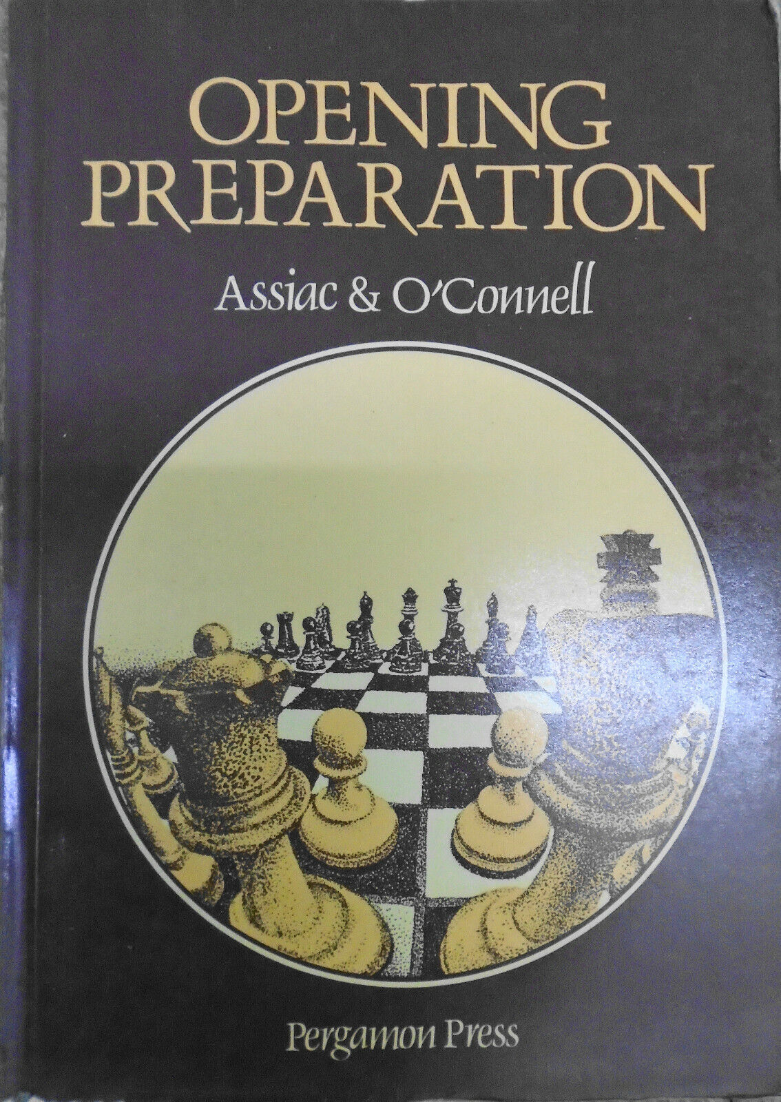 Opening preparation, by Assiac and O'Connell. Pergamon chess series. Fine. Pb.