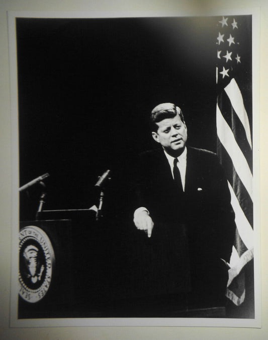 1962 President John Kennedy - Original photo - Pledges interest in disarmament