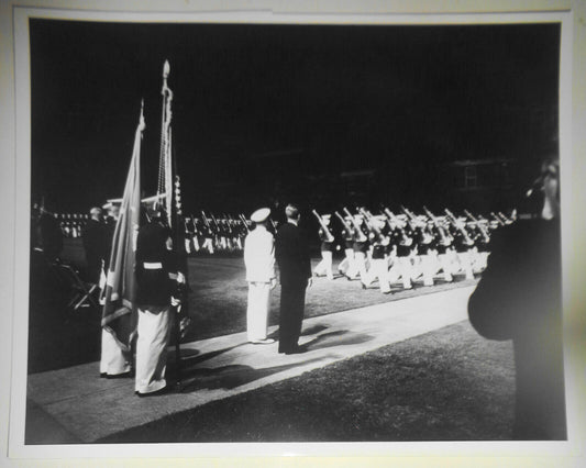 1962 President John Kennedy  photo : Marines - respect to "man with the rifle"