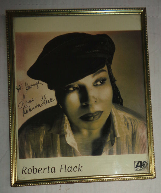 Roberta Flack : Signed / inscribed autographed vintage 8x10 photo, in frame