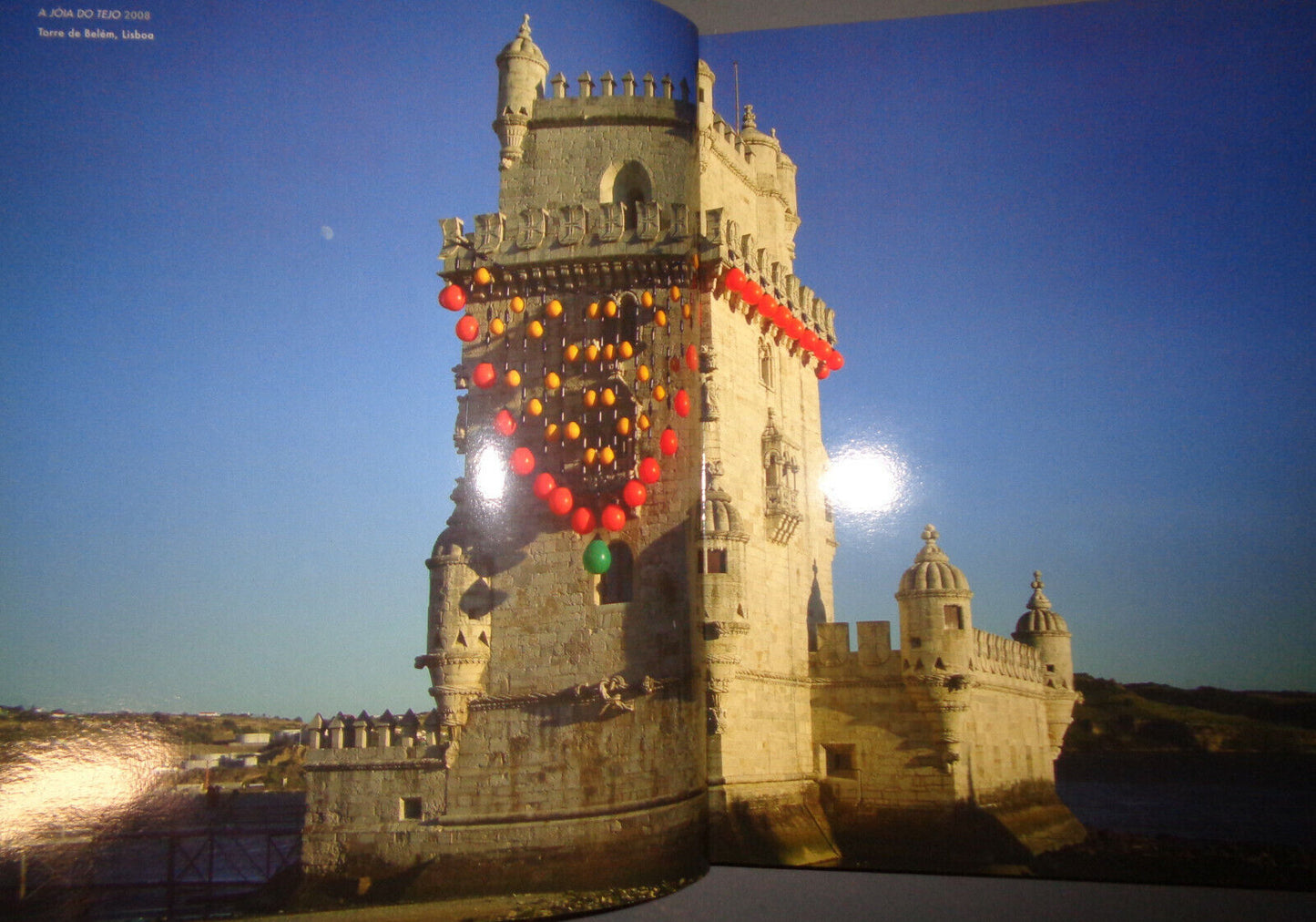 Joana Vasconcelos -  [essay by Paulo Cunha e Silva]  [Editoria Bial], [2009] HC