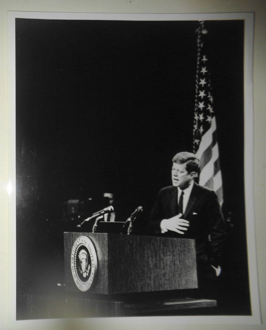 1962 President Kennedy Photo - Vietnam ... guerrilla war of increasing ferocity